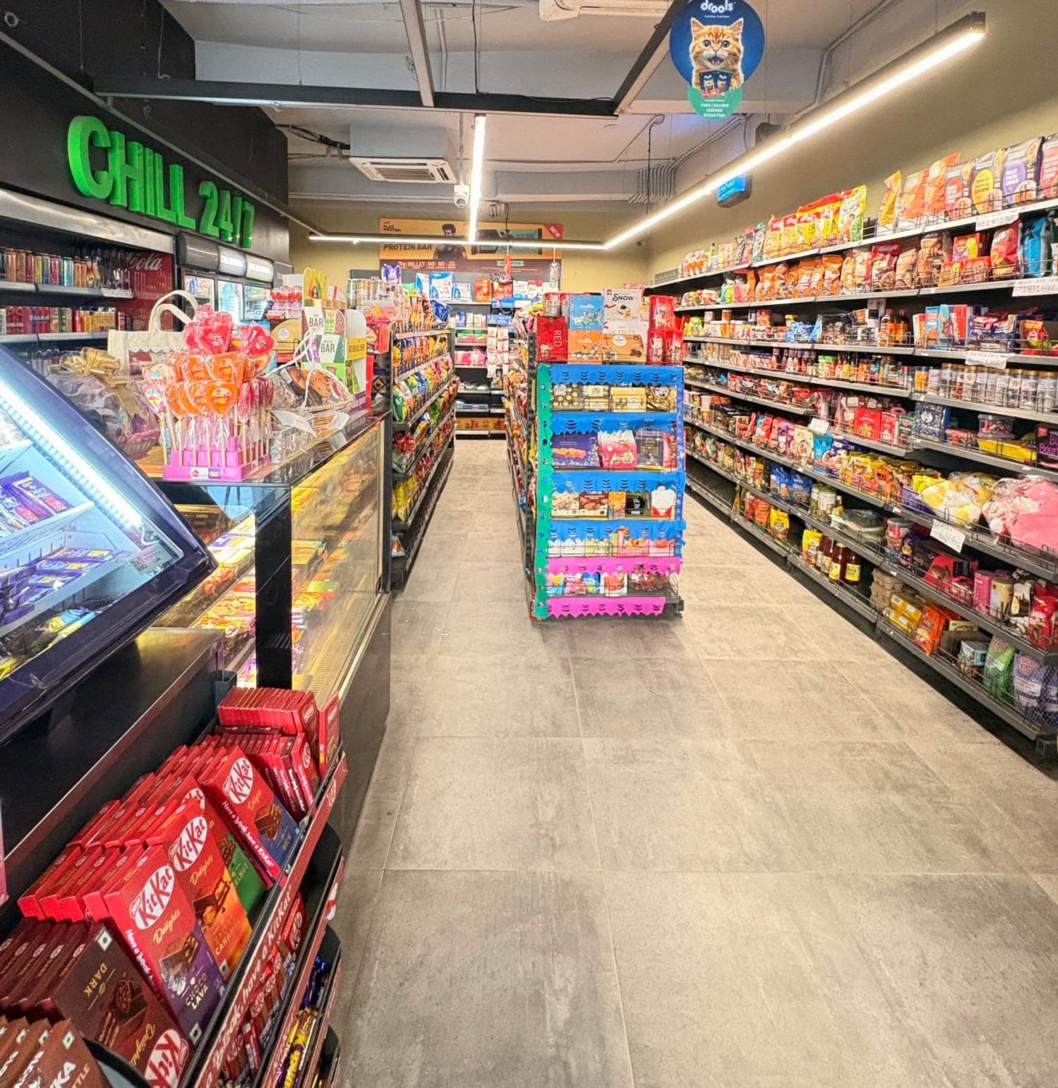 Storeex Chill 24/7 bar and snack aisle, ready to help